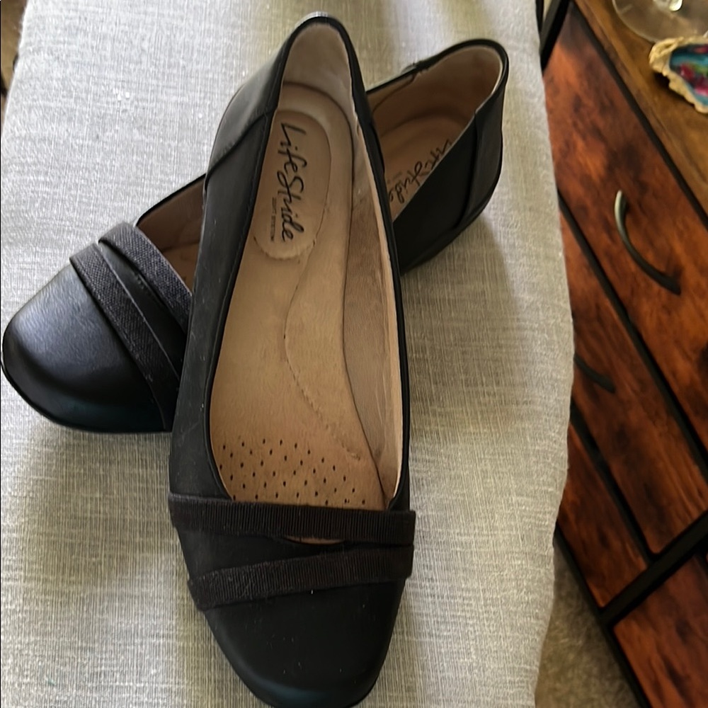 Life Stride Black Ballet Flats size 8